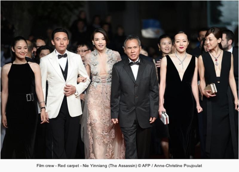 台灣導演侯孝賢（右3）作品「聶隱娘」在坎城首映， 他與演員舒淇、張震、謝欣穎、周韻、許芳宜、妻夫木 聰等盛裝現身。圖：影展官網