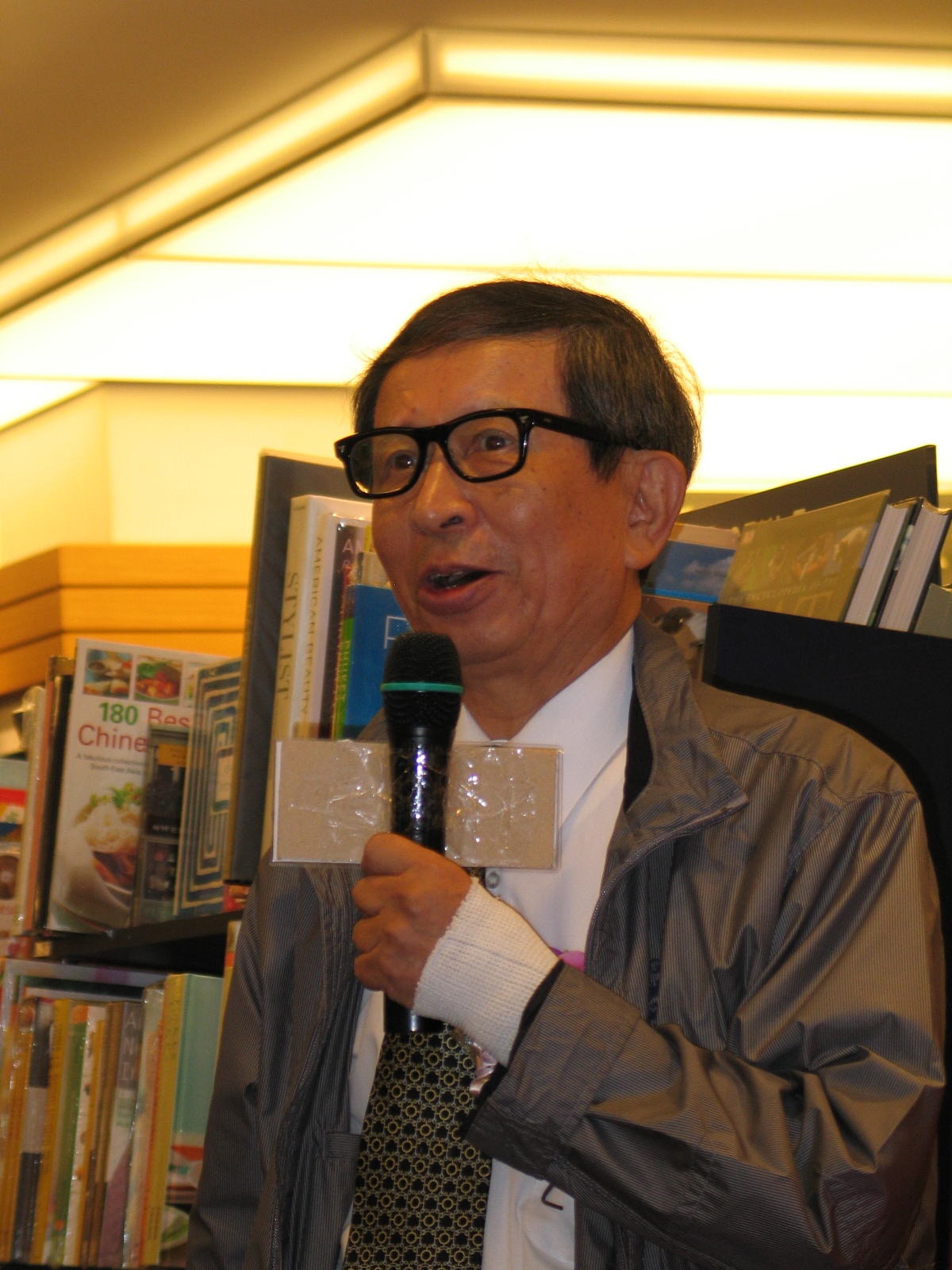 旅遊作家陳維滄是以《那些極境教我的事》一書獲獎。圖片來源：鄭惠君/攝。