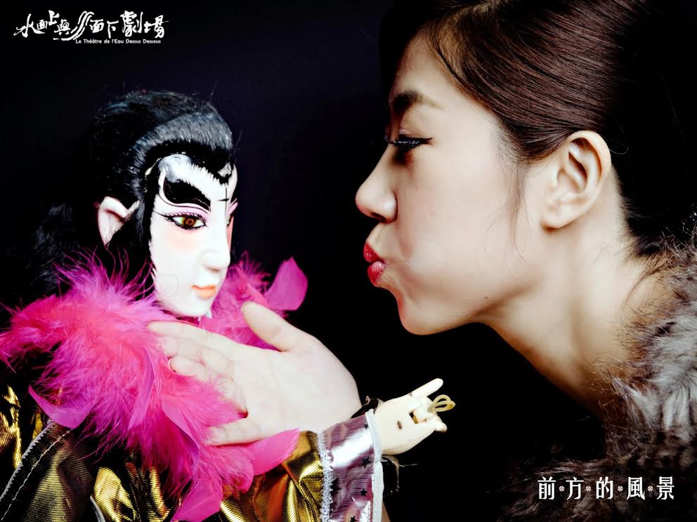 素有「療癒系劇場天后」之稱的編導張嘉容繼《美麗沉睡者》之後，睽違三年，推出探問愛情的劇場談情說愛作品，並將挑戰18場、每場200人的長銷式劇場，把愛和溫暖傳出去！圖：「水面上與水面下劇場」提供