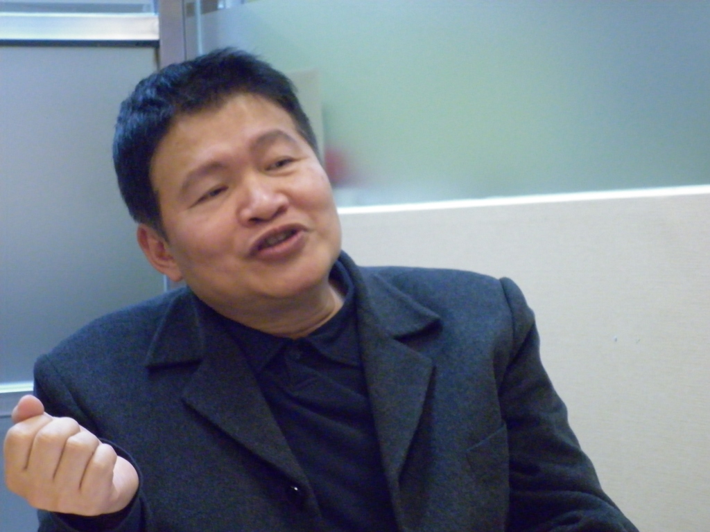 台灣誠品據傳有意進駐香港中環，成為媒體關注的焦點，但台灣駐港的光華新聞文化中心主任羅智成表示，「高地價」將是誠品進駐最大的門檻，雙方政府的態度相當重要。圖片：謝莉慧攝