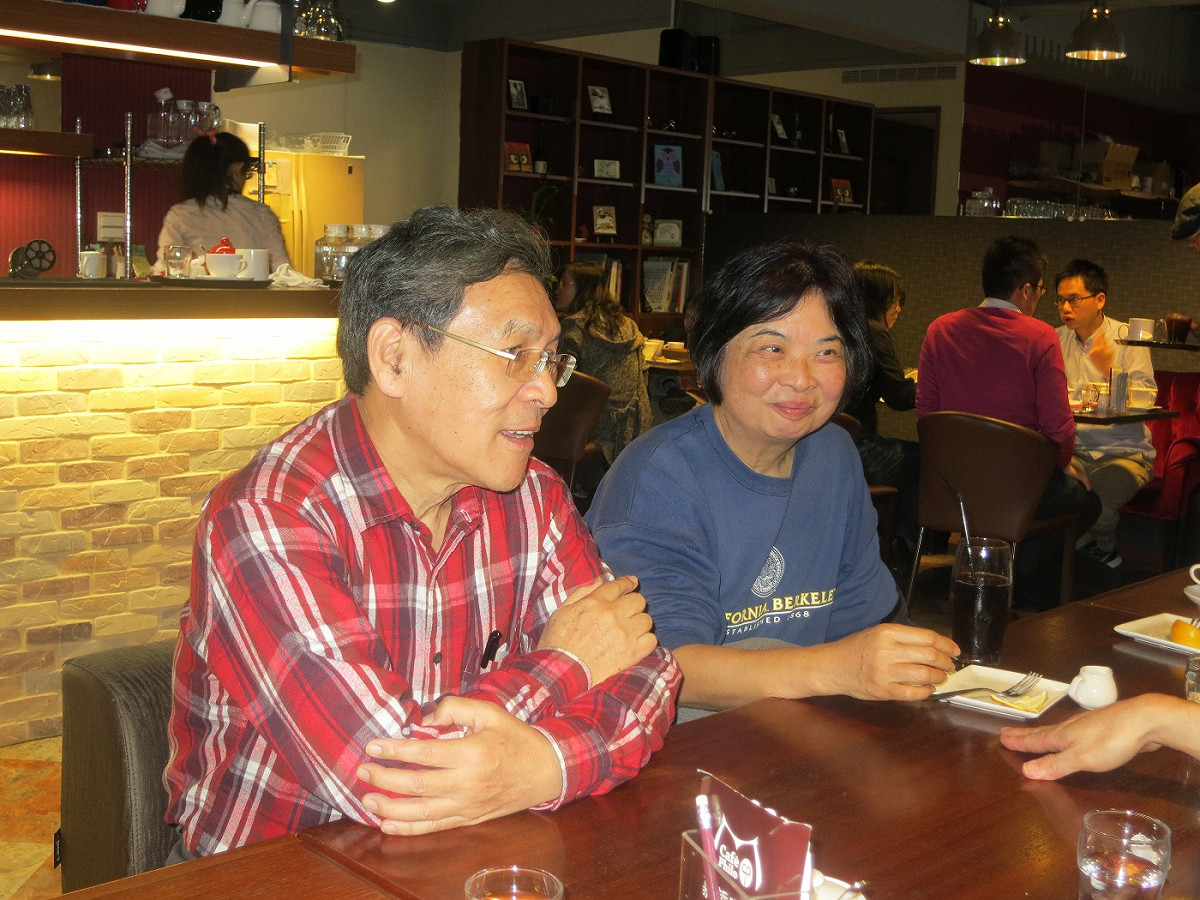 陳婉真與前南投縣長彭百顯11日在慕哲咖啡廳坐在一起。圖：林朝億/攝影