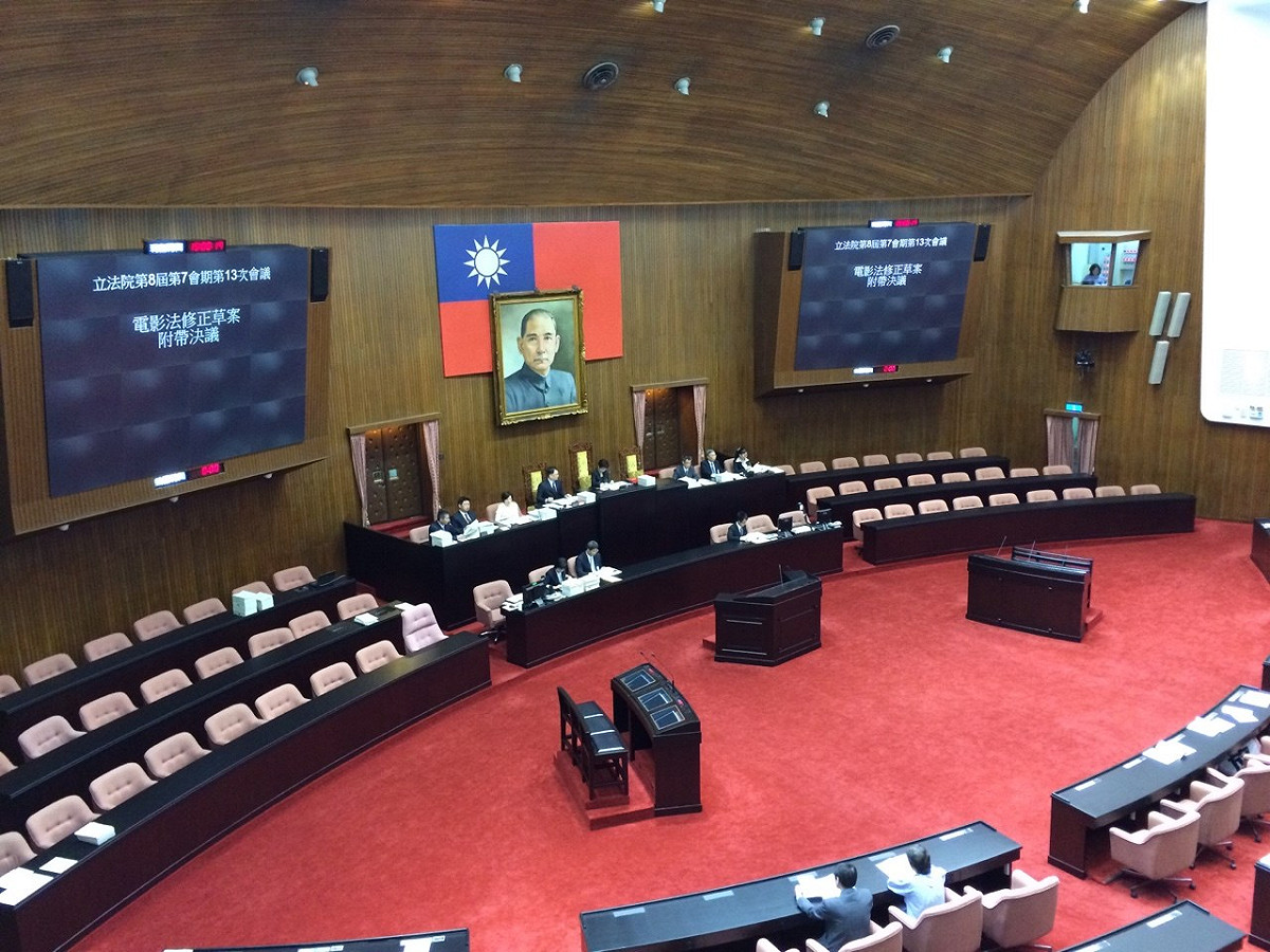 立法院22日三讀通過《電影法》修正案，刪除以往不合時宜條款，未來民眾進戲院也不必再看政令宣導片。圖：符芳碩/攝