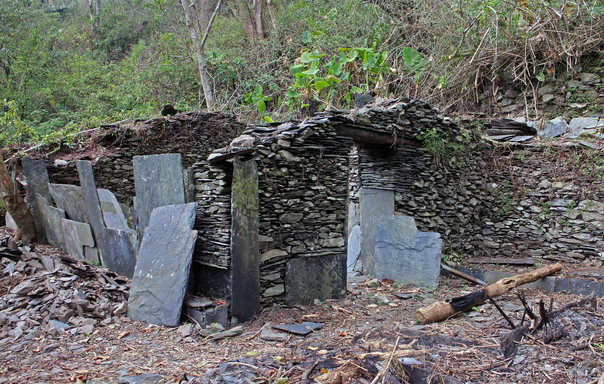 今年入選「瀕危遺產」建築的屏東霧台鄉魯凱族石板屋。圖：翻攝自世界文化遺產基金會（WMF）官網