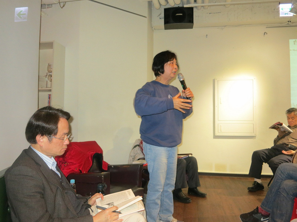 陳婉真11日晚上演講，中研院近史所研究員陳儀深坐在一旁，準備擔任評論人。圖：林朝億/攝影
