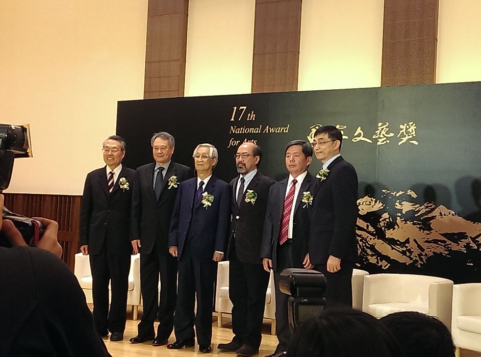 第17屆國家文藝獎今(26)日於台北藝術大學舉行頒獎典禮，得主包括作家宋澤萊、劇作家紀蔚然、作曲家陳茂萱、電影導演李安。圖：莊崇暉/攝