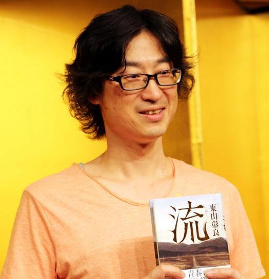 筆名「東山彰良」的台籍作家王震緒所著小說《流》，榮獲日本「直木獎」。圖：中央社