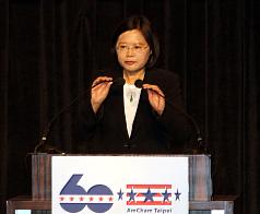 蔡英文與馬英九22日先後出席美國台北商會的年會演講。圖片來源：中央社。