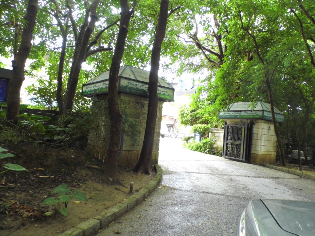 新竹市高峰路的何家園餐廳大門頗具古典美，很多市民都選擇到這邊拍攝婚紗。圖4之3：陳權欣/攝