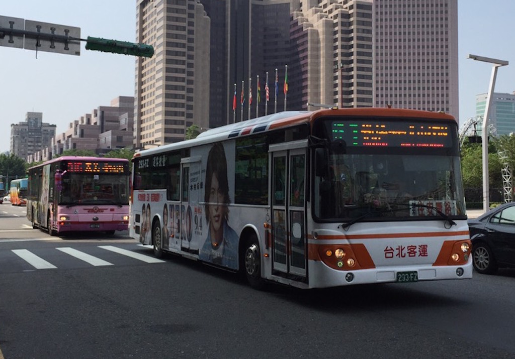 台北市政府在週二(22日)召開的市政會議上，通過交通局提報的公車票價調漲案。圖：新頭殼資料照片