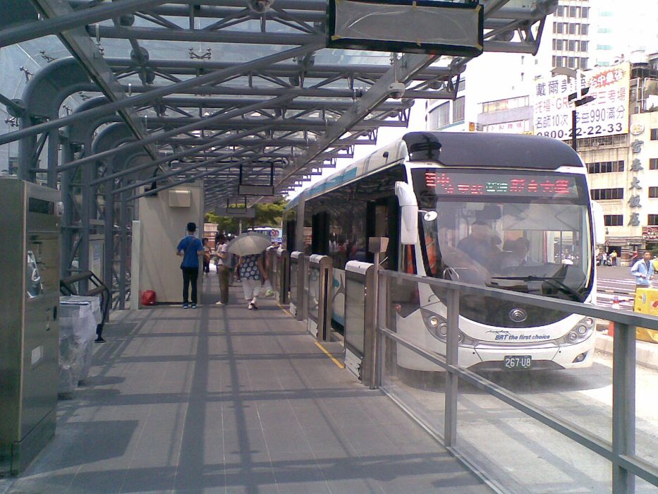 台中市上月上路的BRT公車，19日再傳出意外。圖：新頭殼資料照片