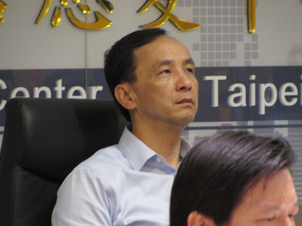 新北市長朱立倫今(31)天表示，他會一直堅持作風，不針對週年或就職百日舉辦慶祝活動；因為市政工作是累積的。圖：邱珮文/攝