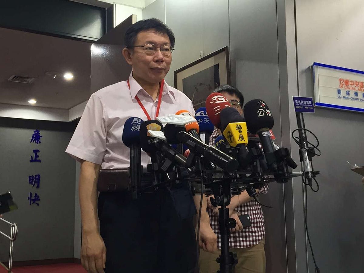 針對課綱問題，台北市長柯文哲5日表示，選新課綱或舊課綱，按規定是每個學校的權利，在法律問題還沒有解決之前，北市原則上是使用舊課綱，但各校選課委員會怎麼決定，北市府的立場予以尊重。圖：劉奕霆/攝