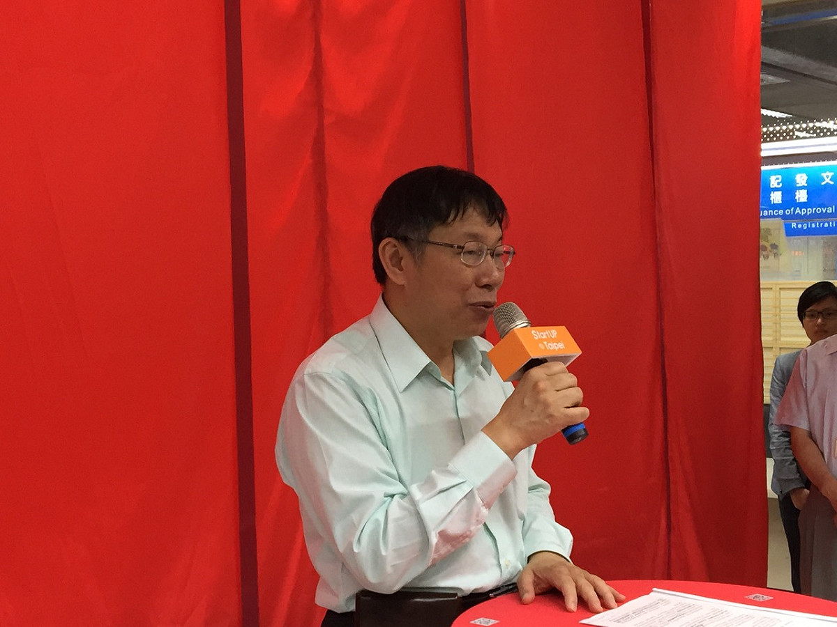 海基會董事長林中森昨天表示，兩岸城市交流若只談「兩岸一家親」，不談「九二共識」，恐怕連「一中各表」的「各表」都沒有機會。對此，柯文哲今(31)日被問到此事時，沒有正面回應，僅說「奇怪，你們(指媒體)的問題，我要回去想想看」。圖：劉奕霆/攝