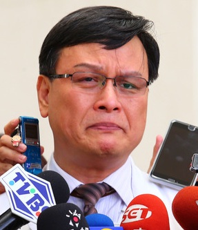 台北市國小女童割喉案，女童30日上午不治，台北榮總兒童醫學部主任宋文舉（圖）說明狀況，數度哽咽。圖：中央社
