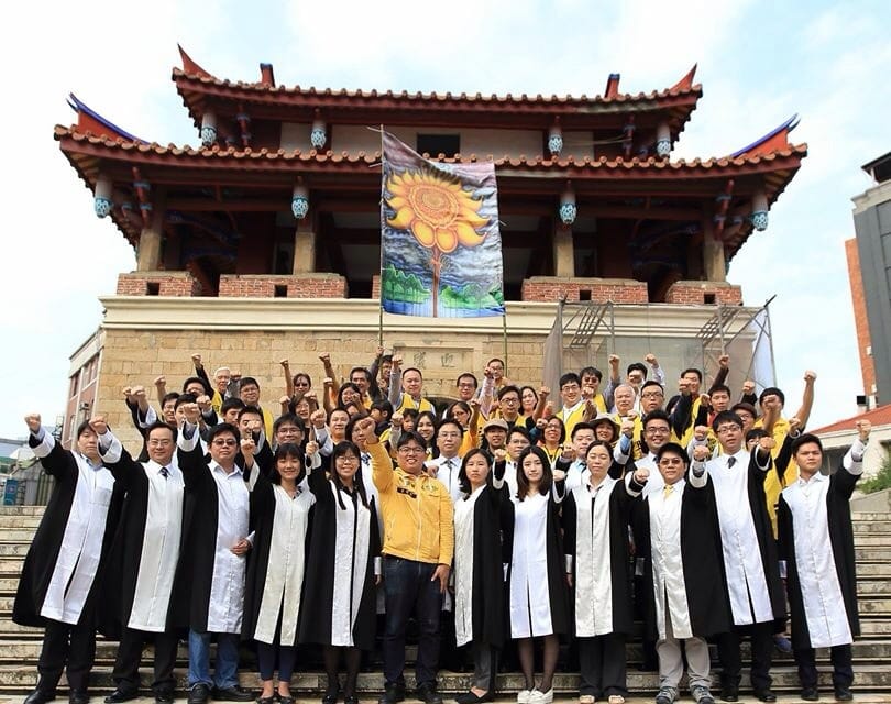 在與民進黨提名人柯建銘協調失敗後，時代力量新竹市立委參選人邱顯智25日正式登記參選，這是凸顯一個新政黨特質和面貌的大好機會。圖：邱顯智競選總部提供