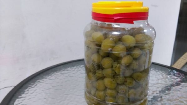 被驗出超標二氧化硫的脆梅製品。圖：台南市衛生局提供