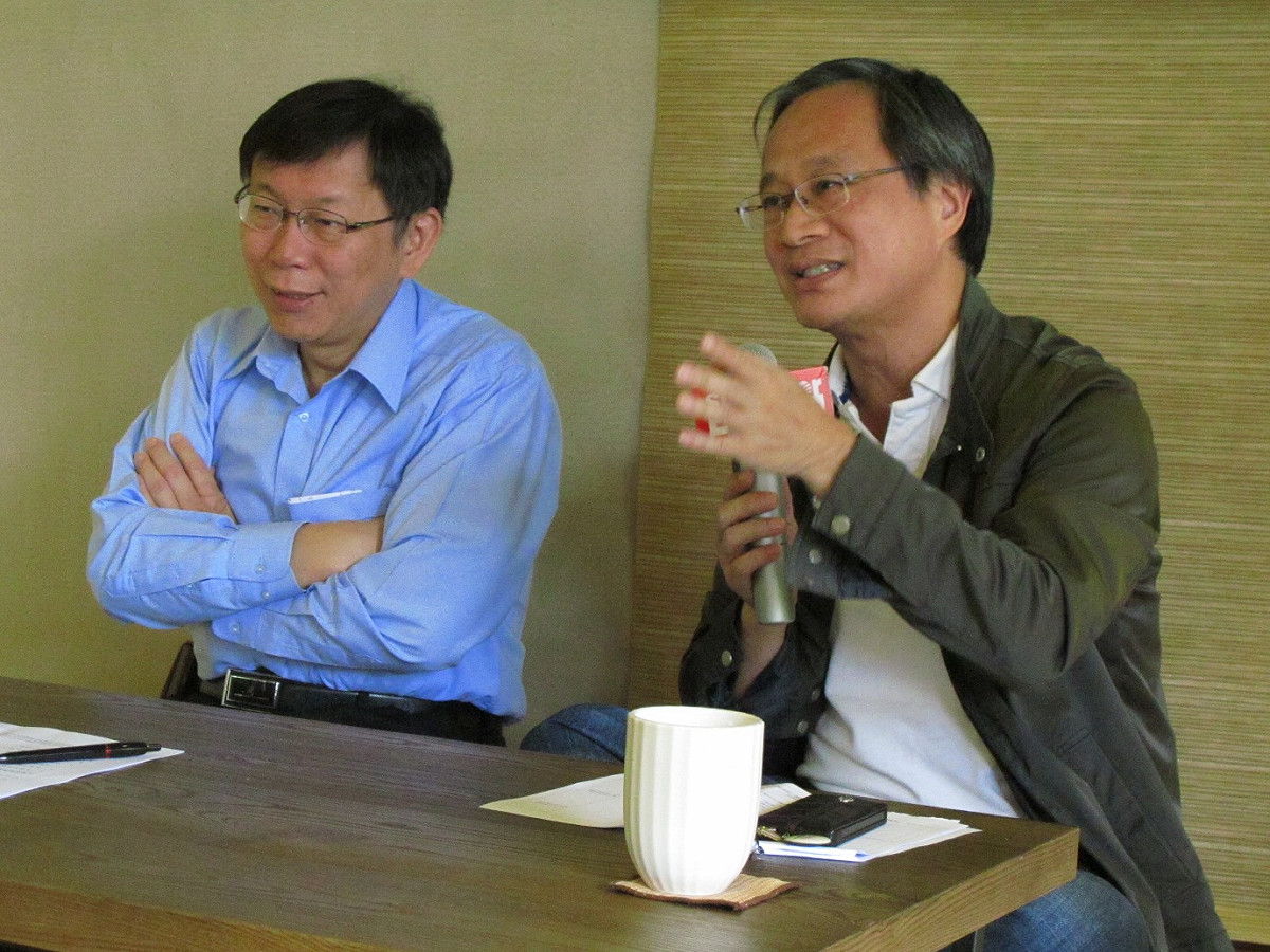 無黨籍台北市長候選人柯文哲今(17)日自我檢討自己的缺點就是驕傲、自大。圖：林朝億/攝