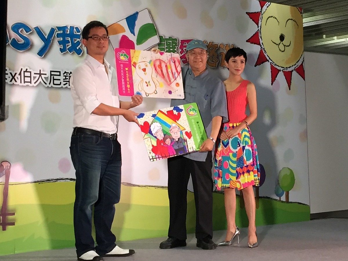 悠遊卡董事長戴季全29日下午出席和伯大尼兒少家園一同合作的公益記者會，此次活動也請來藝人郭采潔代言。圖：劉奕霆/攝