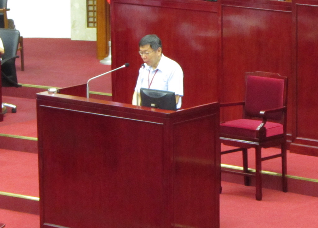台北市長柯文哲12日表示，他知道自己不給人留情面，也知道那不對，「我會慢慢把我的腦袋換成適合當台北市長的人。」圖：劉奕霆/攝