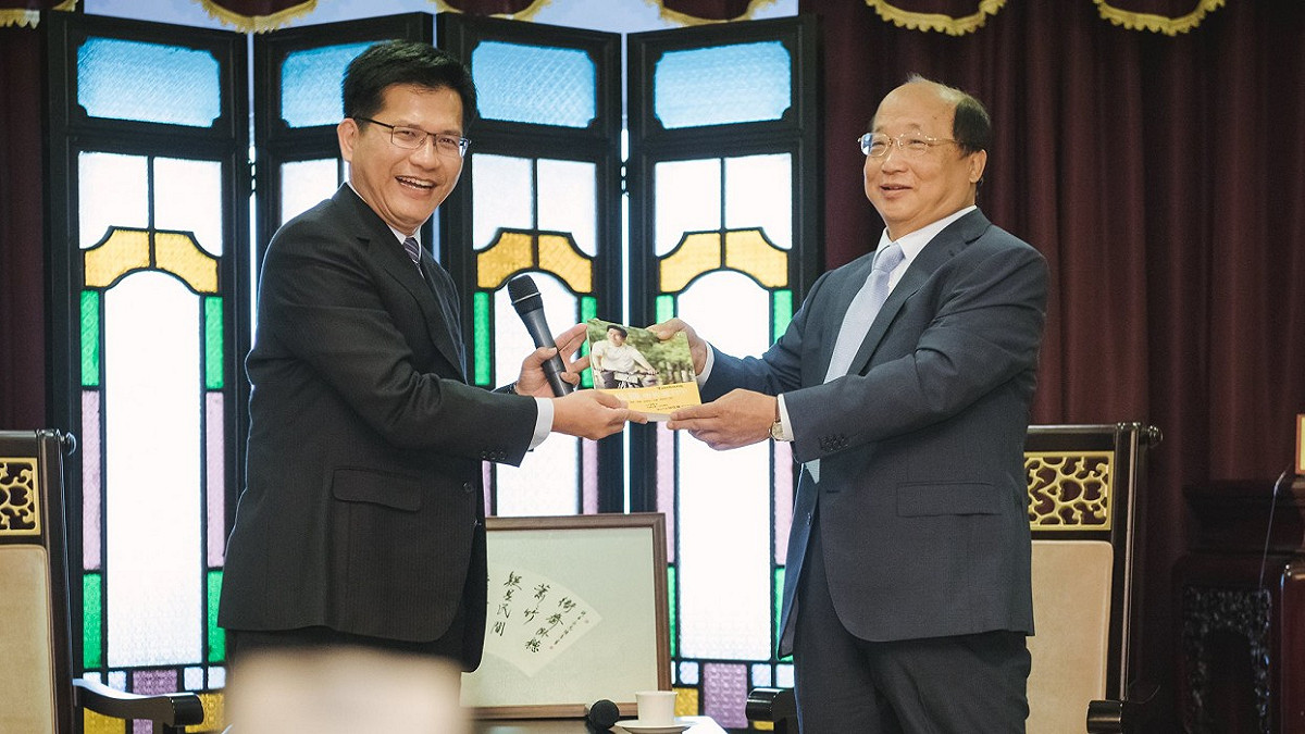 新任市長林佳龍如何處理胡志強任內所留下來未完成而待完成的市政建設工作，成為他的首要挑戰。圖：翻攝自林佳龍臉書