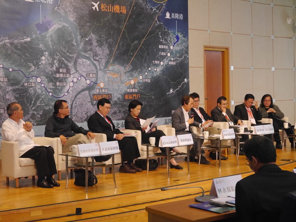 台北市政府17日下午舉行「首都圈論壇松山機場遷建及再生論壇」，並請來民航局、桃園國際機場等相關單位列席。圖：劉奕霆/攝