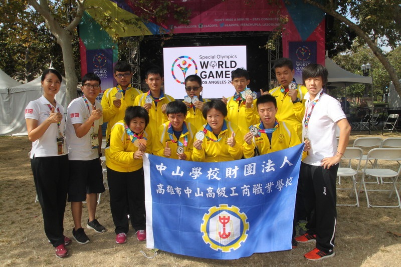 中華台北特奧會代表隊中，有9名選手和3位教練來自中山工商，奪下競速輪鞋300、500公尺金牌，100、1000、200公尺接力、籃球及游泳各1面銀牌、百公尺銅牌。圖：翻攝中山工商網站