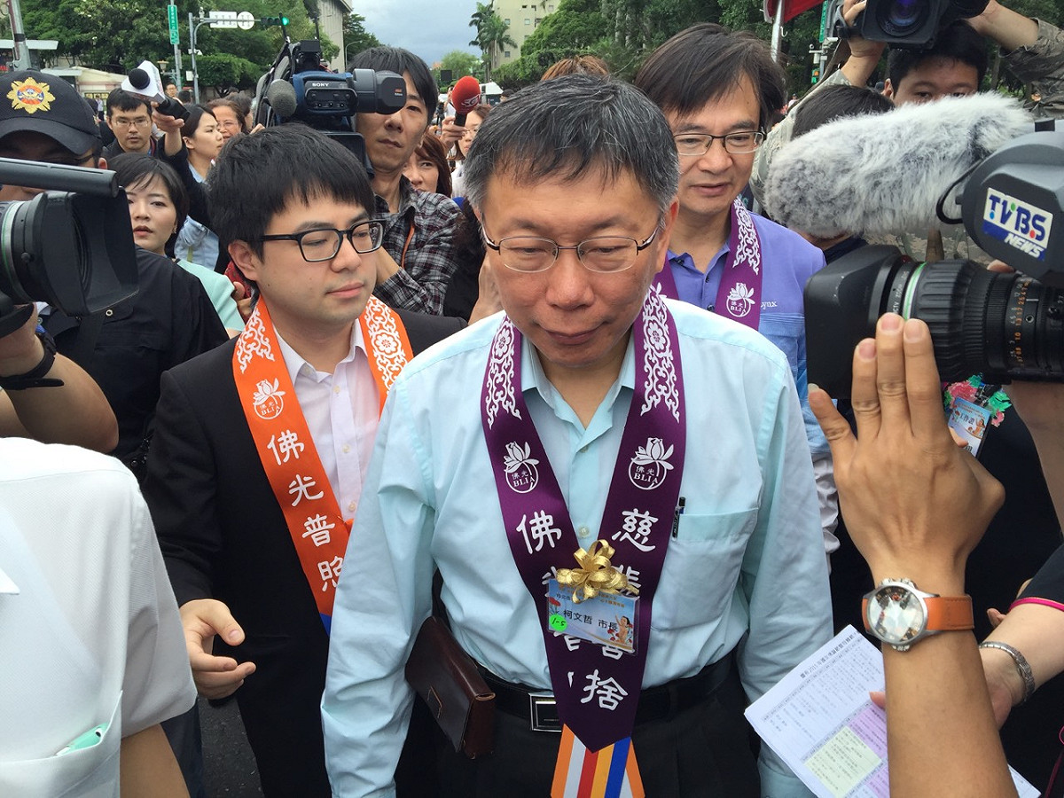 針對大巨蛋案，台北市長柯文哲10日上午受訪時表示，雖然他沒有興趣去讀廉委會的報告書，但是還是會回去讀一讀，法律問題就法律處理，依法行政。圖：劉奕霆/攝