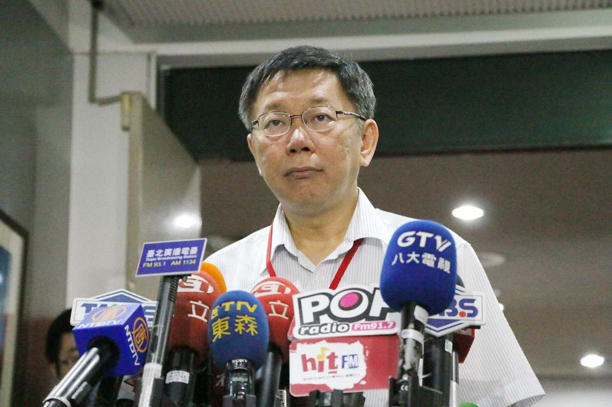 台北市長柯文哲7日上午出席市政會議前接受媒體訪問。圖：劉奕霆/攝