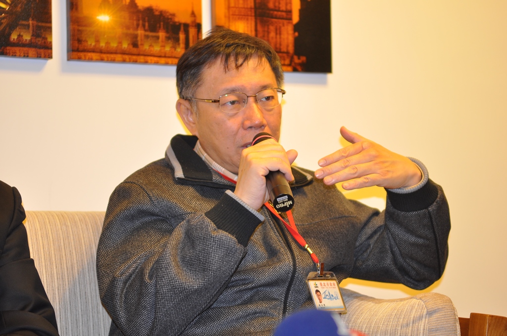 台北市長柯文哲今(6)日下午表示，北市府確實表達要更換仲裁員鄭冠宇和羅明通，這是基於保護北市府的利益前提下提出，其他就照法律程序去走。圖：劉奕霆/攝