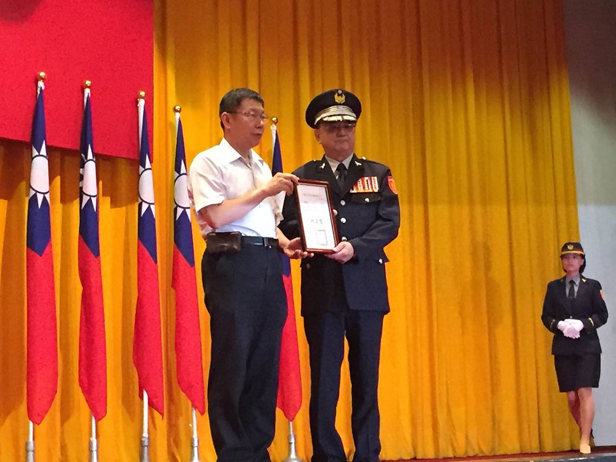 台北市長柯文哲9日上午出席北市義勇警察大隊大隊長佈達典禮。圖：劉奕霆/攝