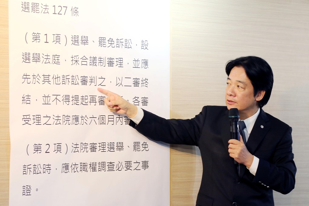 台南市長賴清德6日強調，因台南市議會程序委員會未合法組成、李全教未公開向社會道歉及承諾不再拖延司法審判，他將接受「書面質詢」的方式，不進議會備詢。圖：黃博郎/攝