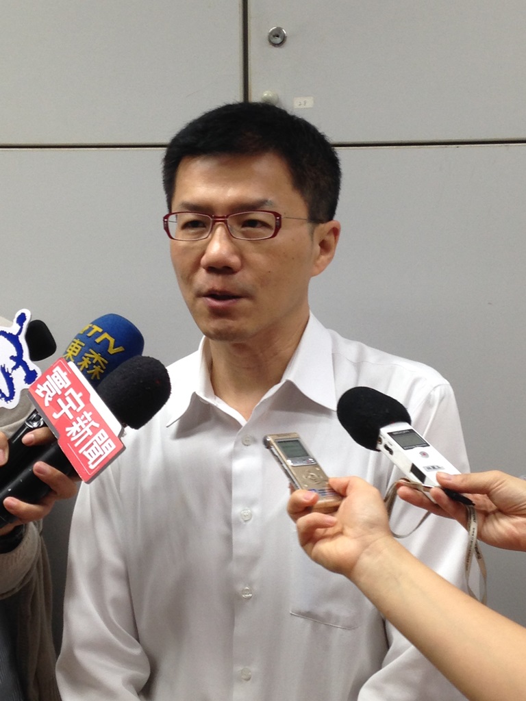 議員王鴻薇昨日於市議會質詢時，爆出台北市竟有囤房大戶個人坐擁北市59間住宅，台北市發言人張其強今(20)日上午於市政會議後記者會上表示，北市府也會將相關資料送請國稅局或財政部作為參考。 圖:劉奕霆/攝