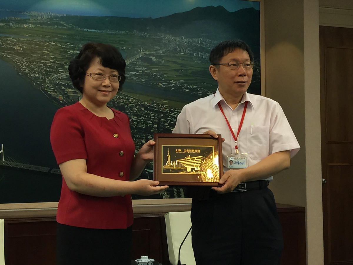 中國上海市副市長翁鐵慧30日上午率團拜訪台北市政府，與台北市長柯文哲會面。圖：劉奕霆/攝