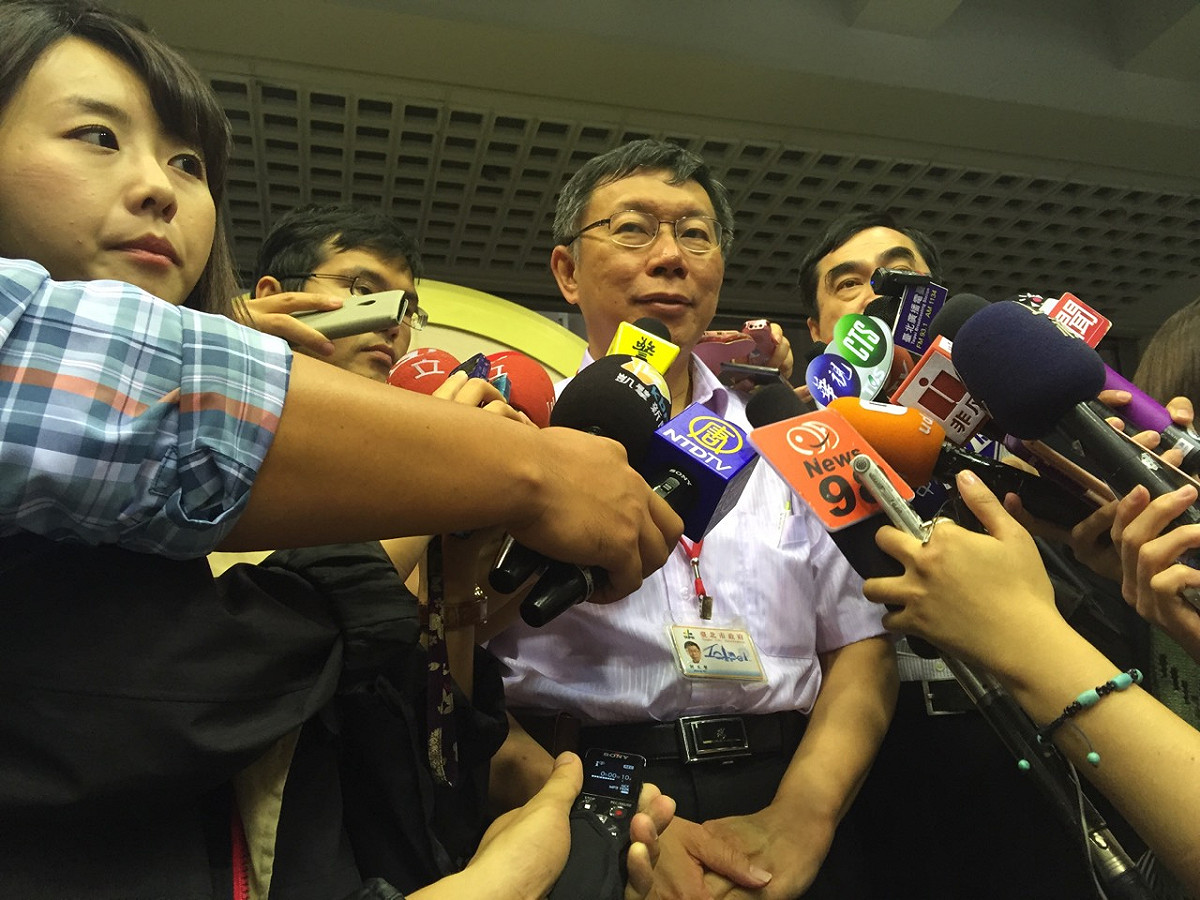 針對遠雄集團21日中午宣布大巨蛋停止施工一事，台北市長柯文哲受訪時表示，遠雄應該馬上給市府一份完整的改善報告，不是提假處分或訴願。圖：劉奕霆/攝