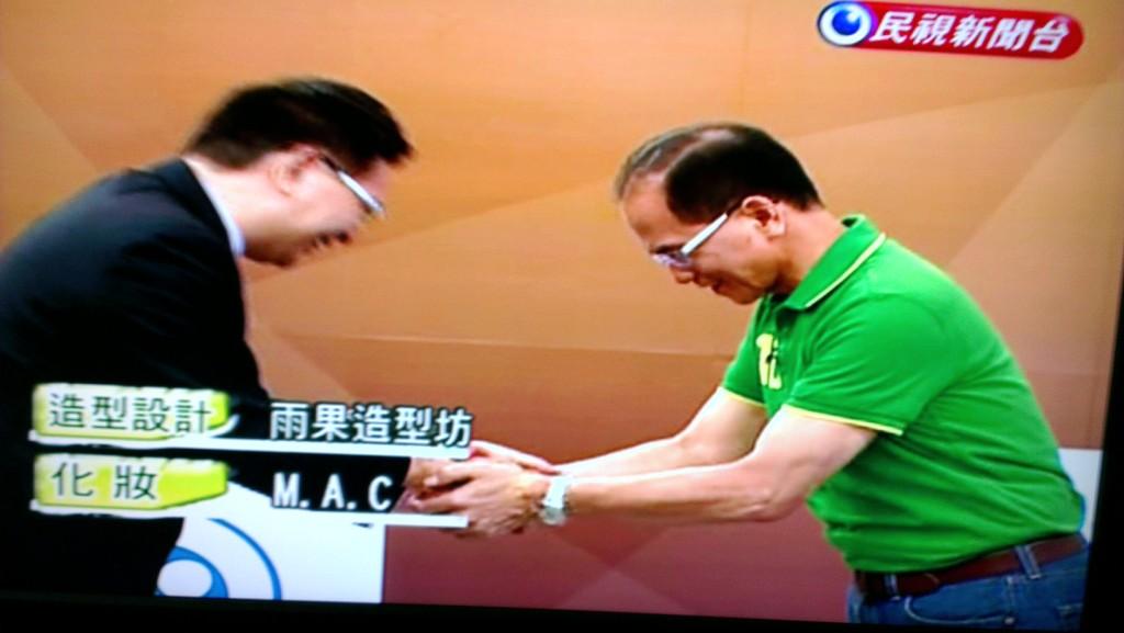 民進黨提名人游錫堃和台聯參選人林志嘉今天舉行泛綠整合的首場電視辯論會，游、林兩人都將砲火集中在國民黨對手朱立倫身上。圖：翻攝民視