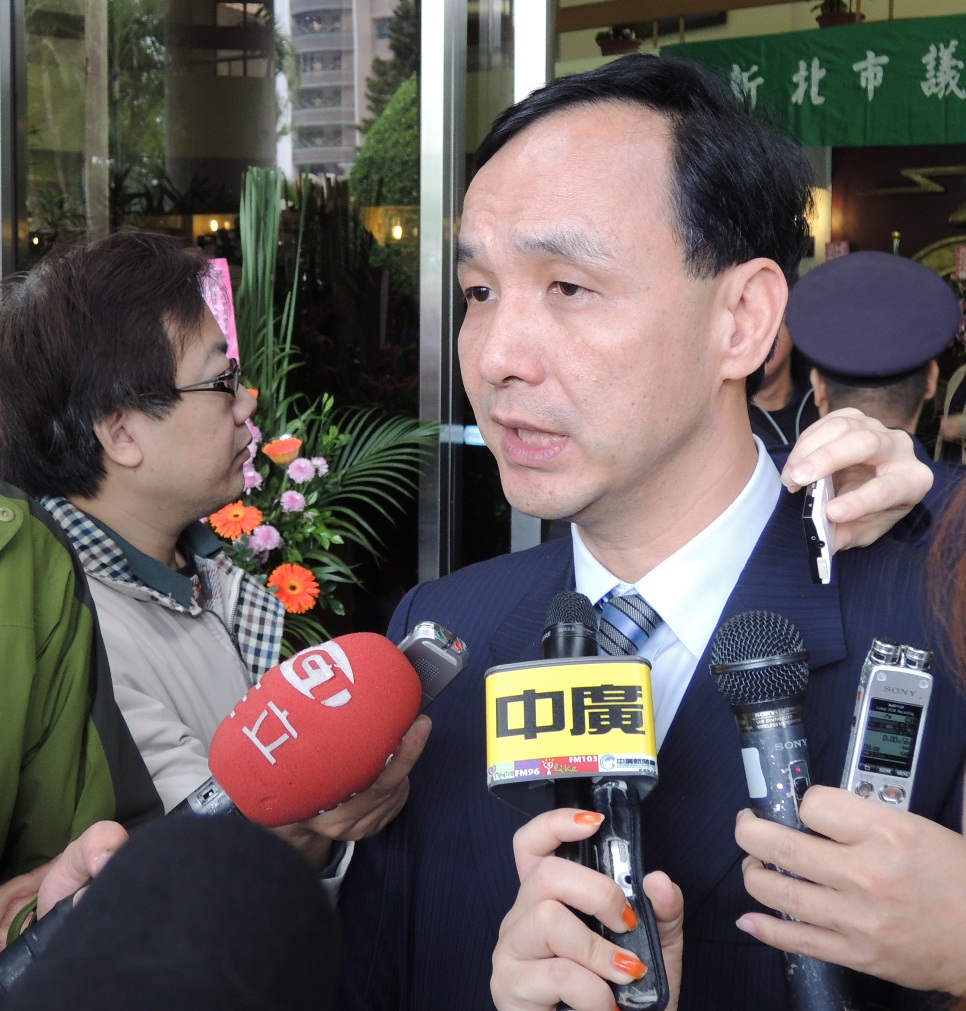 新北市長朱立倫重申，有關核四公投的議題，市府會成立監督委員會共同來監督核電廠的品質，以及環境輻射的偵測。（記者陳冠廷攝）