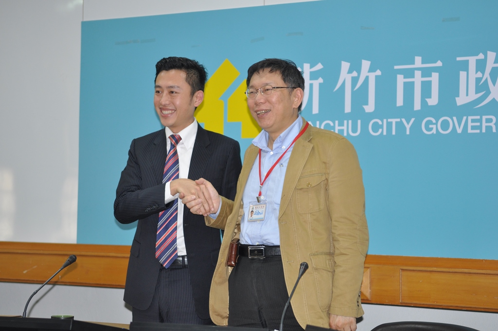 針對2017年世界大學運動會場地，台北市長柯文哲今(16)日下午前往新竹縣市、桃園市拜會各縣市首長協調場館。劉奕霆/攝