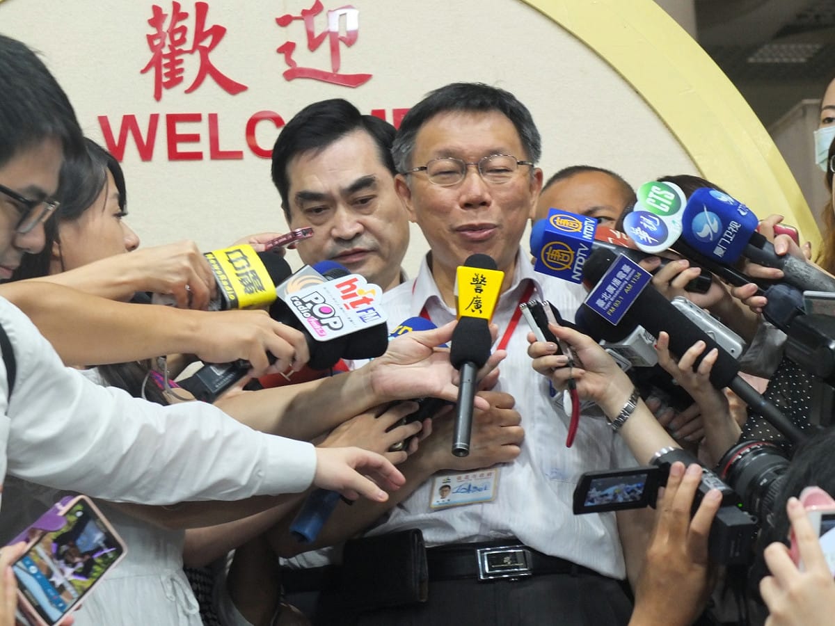 台北市長柯文哲16日下午在台北市議會受訪。圖：翁嫆琄/攝