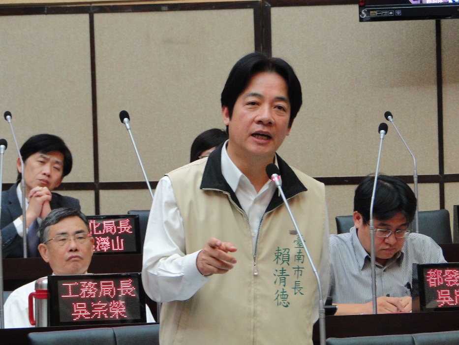 台南市長賴清德30日在議會答詢時指出，他當然主張台灣獨立，並沒有主張一定要兵戎相向，中國要尊重台灣人民主張，台灣是主權獨立的國家。圖：黃博郎/攝