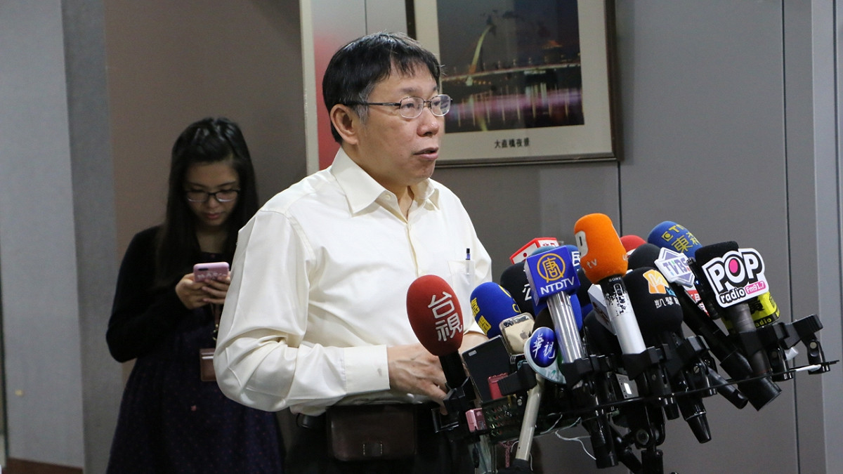 台北市長柯文哲今(1)日上午出席里長座談會前受訪。圖：劉奕霆/攝