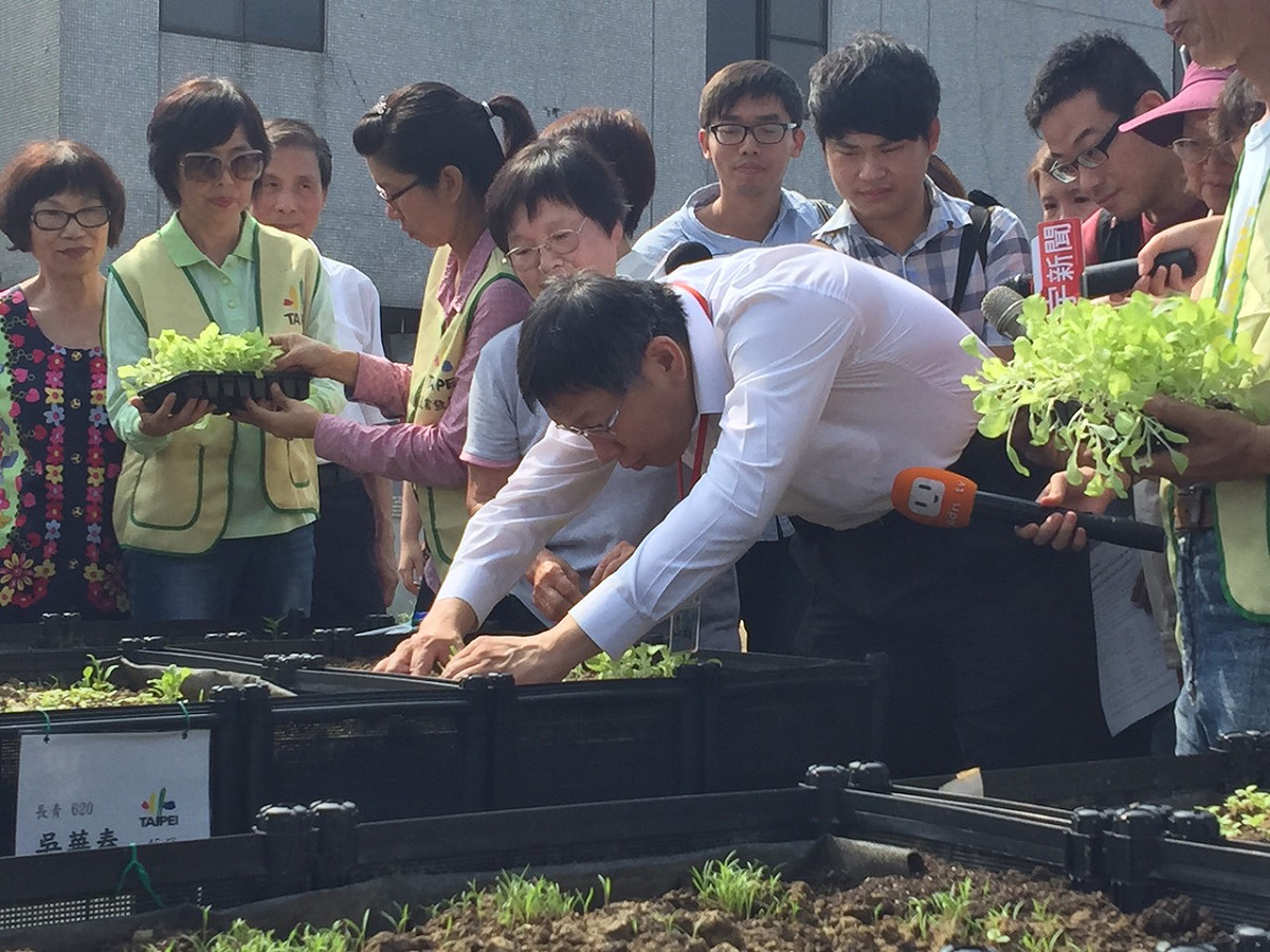 台北市長柯文哲29日上午出席「公有屋頂示範菜園計畫成果發表會」。圖：劉奕霆/攝