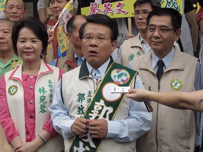 民進黨立委郭玟成今天登記高雄市前鎮小港選區，再度呼籲陳致中不要登記，以免漁翁得利。照片來源：胡宏志/攝