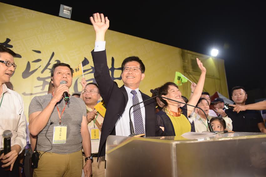 林佳龍在競選總部向支持者發表當選感言。圖：林佳龍總部提供。