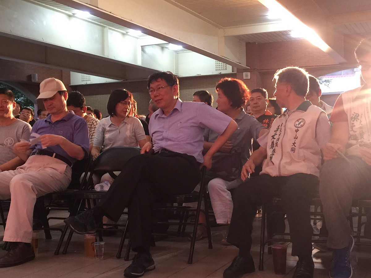 大龍國宅自從被鑑定為高氯離子混凝土建築物後，台北市政府推動拆除重建，台北市政府市場處週日晚間舉辦「大龍國宅希望之夜」，台北市長柯文哲也親自出席。圖：台北市政府提供