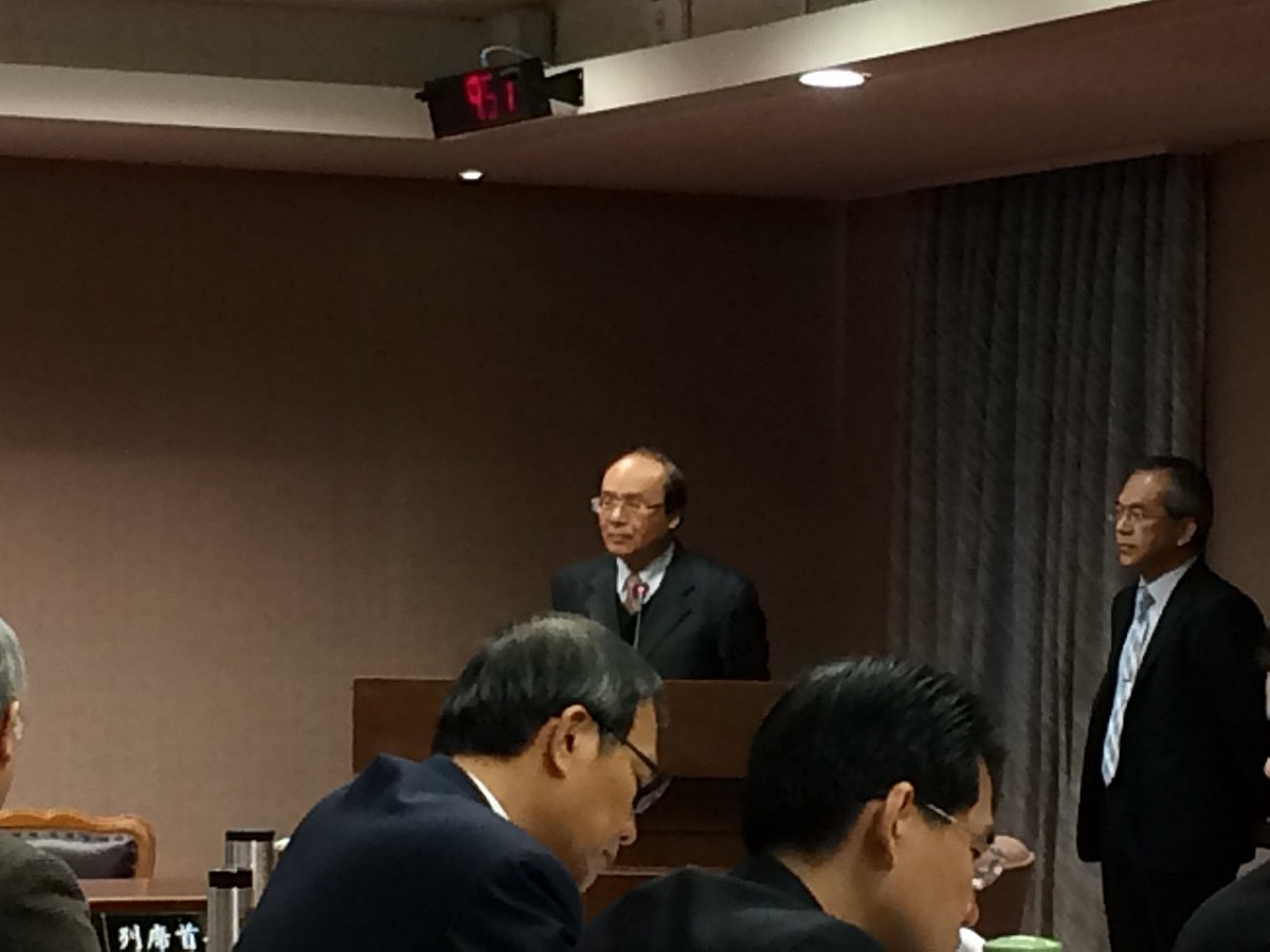 對於台中捷運發生吊樑墜落意外，交通部長陳建宇今(13)早表示，吊樑作業應在晚上進行，才能避免車流量過多時發生不必要的意外。圖：符芳碩/攝