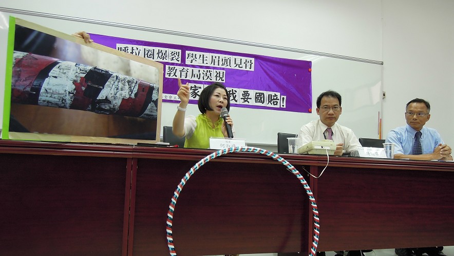 對於呼拉圈傷童意外，新北市議員何淑峰強調，家長還有議員都無法認同「這是使用不當所產生的受傷事件！」。圖：陳冠廷/攝