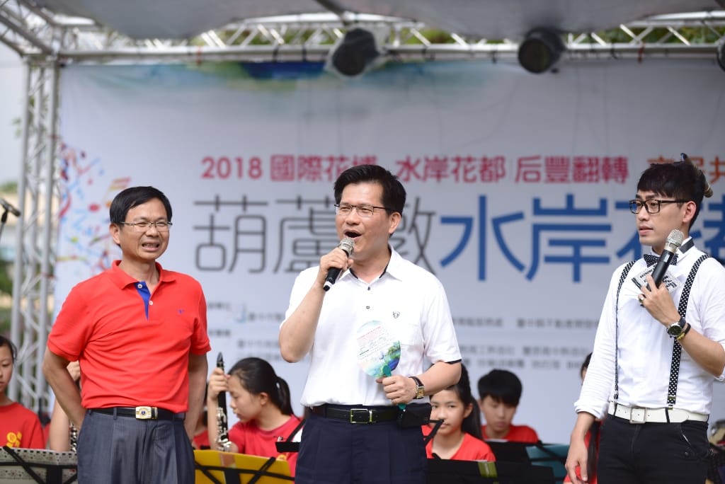 民進黨台中市長參選人林佳龍7日參加「葫蘆墩水岸花都市民草地音樂會」情形。圖：林佳龍辦公室提供
