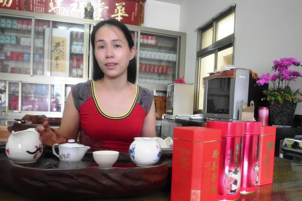 清純有愛的的林紫嫚，嫁到峨眉鄉製茶世家，老公經營茶行，讓她有餘力幫助需要幫助的人。圖5：陳權欣/攝