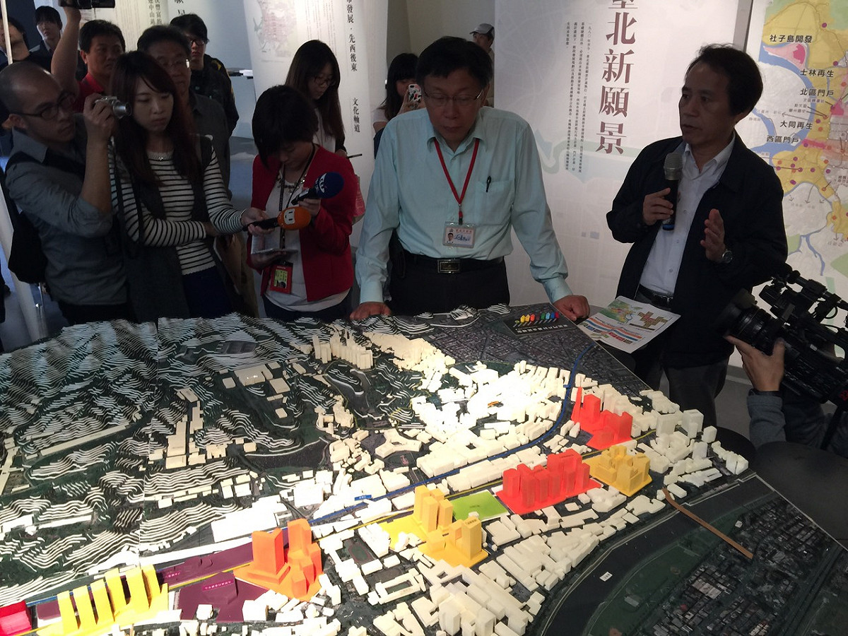 台北市長柯文哲4日下午和副市長林欽榮一同出席「台北2050願景計畫工作室」開幕揭牌儀式。圖：劉奕霆/攝
