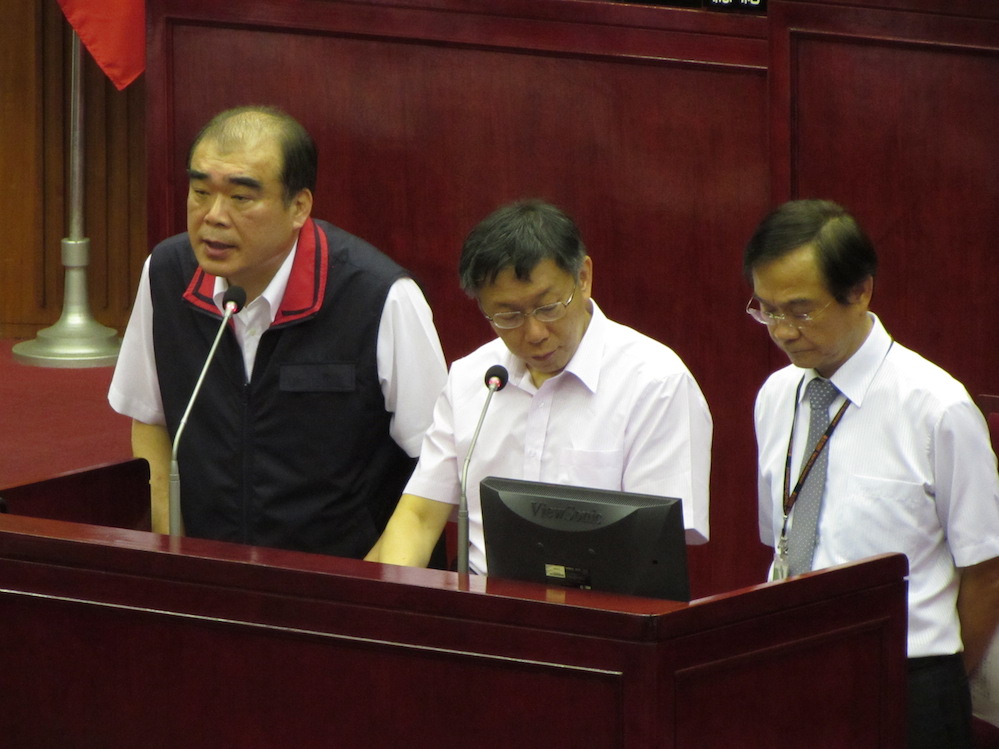 台北市北投區文化國小29日下午驚傳一名小學生遭歹徒割喉，市長柯文哲承諾，會成立專案小組來檢討整件事。圖：邱珮文/攝